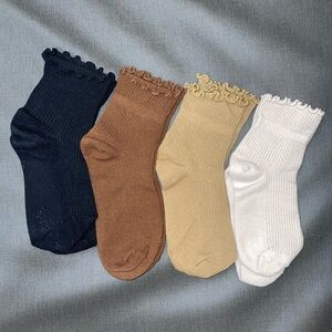 Chic Ruffled Ribbed Socks